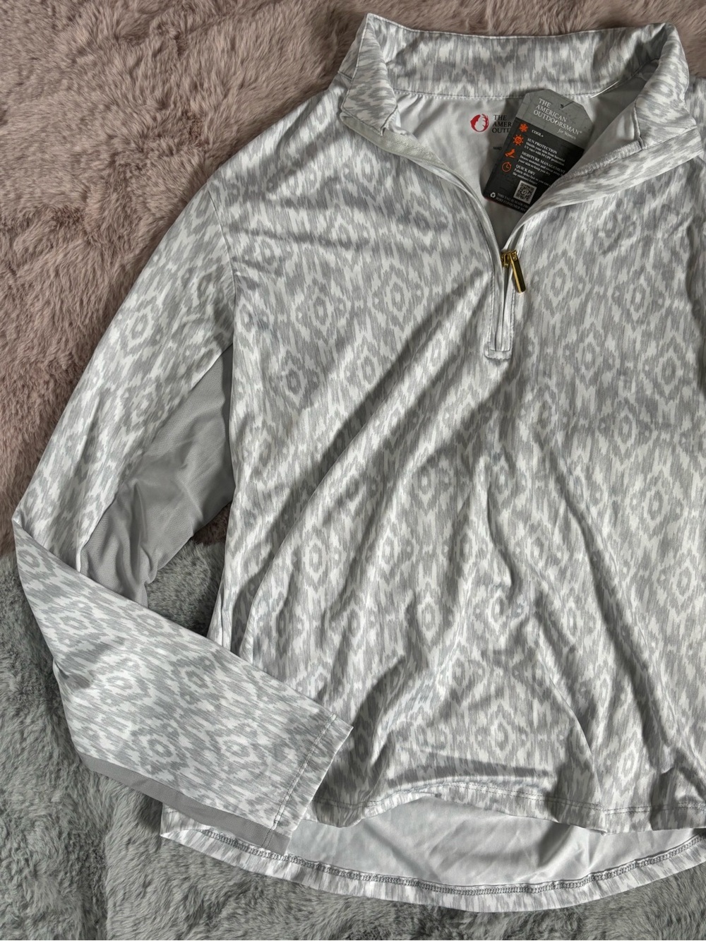 The American outdoorsman gray white pattern upf protection active top